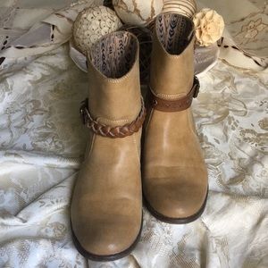 ⭐️Roxy Tan Rustic Round Toe Short Boots Ankle Belt